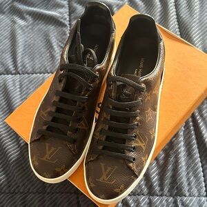 Louis Vuitton women’s Monogram Brown Sneakers